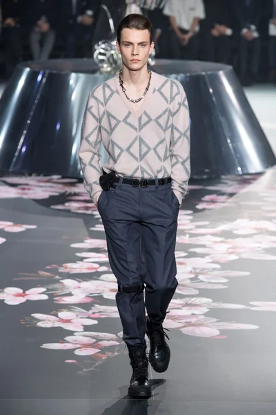 Look 9